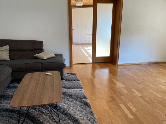 Viel Platz auch für 2 Familien in freistehenden Haus in guter Lage – Zimmer