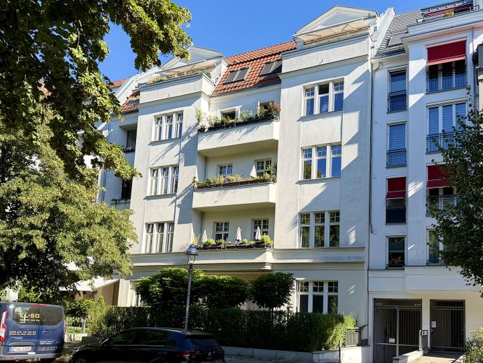 Über den Dächern von Schmargendorf – großzügige Maisonettewohnung mit Galerie & Dachterrasse – Außenansicht des Hauses