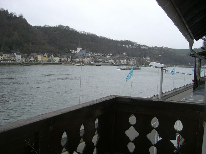 1. Linie am Rhein, Sonnenseite, Sankt Goarshausen Mittelhaus 145 QM – Balkon