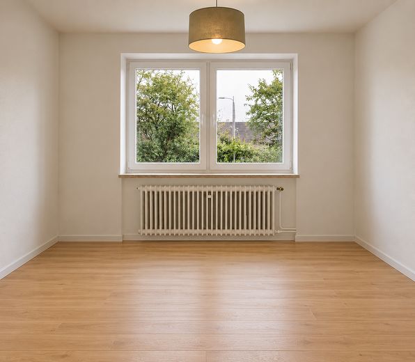 Dom szeregowy w centralnej lokalizacji, całkowicie wyremontowany, gotowy do wprowadzenia się! Bez prowizji – Wohnzimmer OG