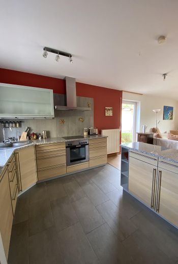 Splendida casa bifamiliare con vista libera fino alle Prealpi   *senza commissioni* – Küche mit 2. Terrassentür