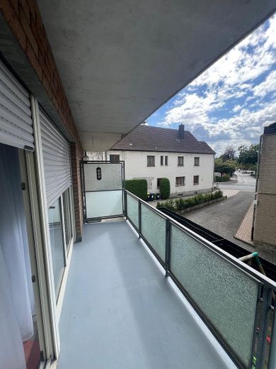 Von priv. - schönes 1-Zi. Single-Appartement in Pad Schloß Neuhaus, ruhige Lage m. Balkon 2.OG – Sicht v. Balkon, 4,90 x 1,40 m