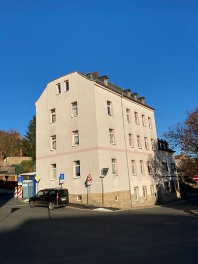 Großzügige 3-Zimmer mit EBK, großen Balkon und Laminat in zentraler Lage! – PHOTO-2020-11-05-15-02-43