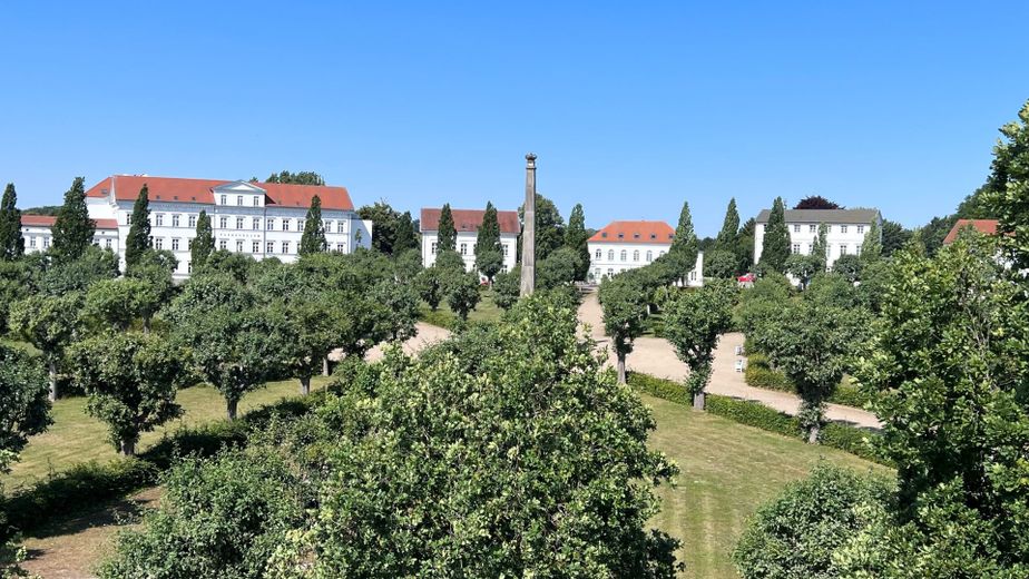 Penthouse-Traum mit Weitblick - Stillvolles Wohnen auf Rügen – Circus Blick aus Zimmer 2