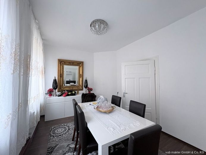 Zweifamilienhaus in Rehau mit großzügiger Wohnfläche und vielseitiger Nutzung – VUB0002431-2