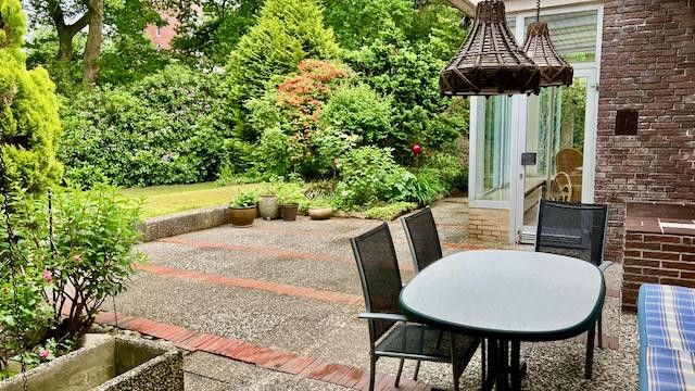 Rissen - Bungalow mit Entwicklungspotential  **courtagefrei** – Terrasse