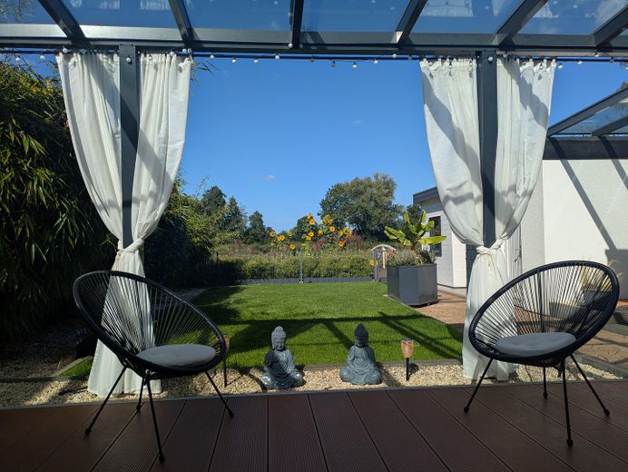 Bungalow mit mitoyenneté rénové sur le plan énergétique (A+) avec patio-jardin privé et vue dégagée sur la verdure – Garten
