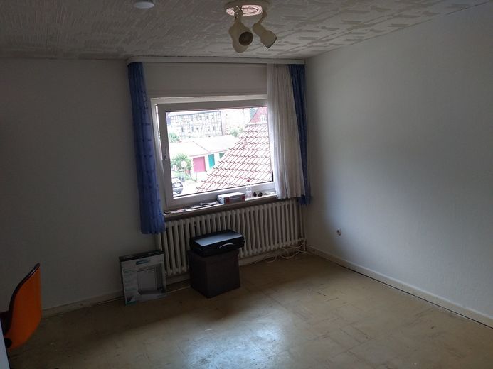 Freistehendes Einfamilienhaus 4 Zimmern 2x Garage + 694qm Bodend – Foto 16