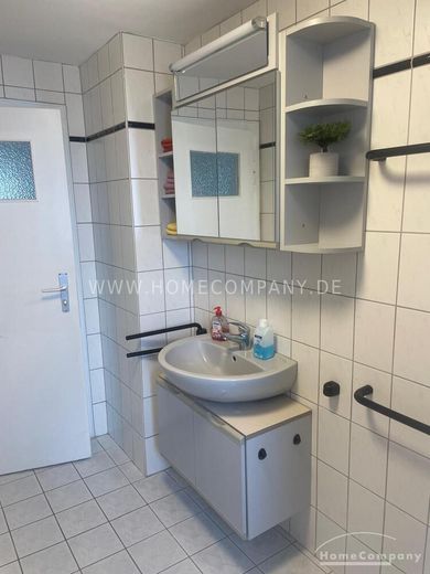 5 Zi. Whg., möbliert, 1. OG. – 0304b25a848100e49e8a42a2172cc1d085f3662d.jpg