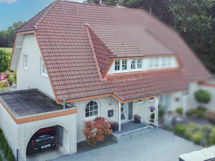 Il comfort abitativo incontra l’idillio del giardino – ampia casa a Schloß Holte – Foto 1