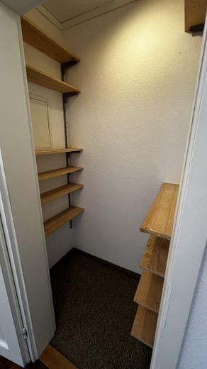Ruhige 2-Zimmer Wohnung in grüner Lage mit 2 Terrassen – Abstellraum