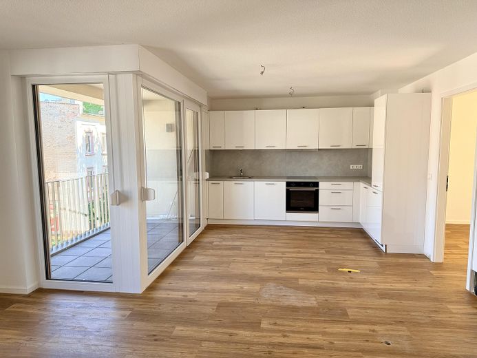 *Neuwertig* 2-Zimmer-Wohnung mit Balkon in Offenbach – Essbereich