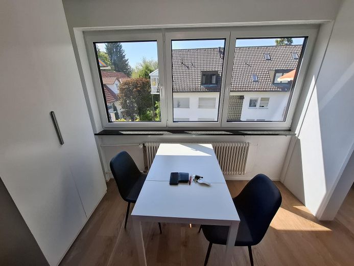 Erstbezug nach Komplettsanierung – voll möbliertes Apartment in U-Bahn-Nähe (U3) – Aktueller Stand 30.07