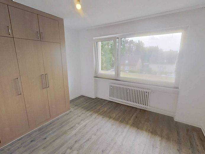Ideale per famiglie e coppie: confortevole appartamento di 3 locali con loggia e molto spazio contenitivo – Ansicht II: Schlafzimmer I