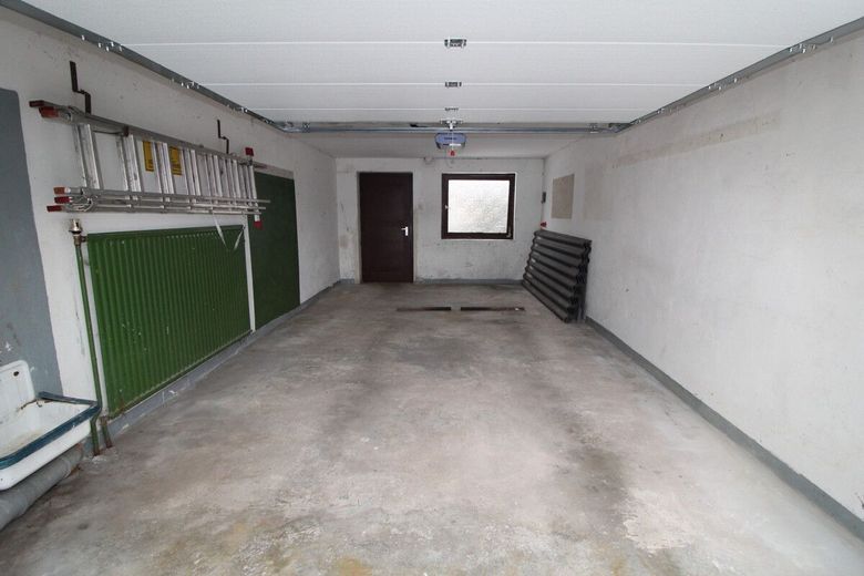 Charmanter, individueller Walmdach Bungalow mit Vollkeller, ruhigem, idyllischem Grundstück &amp; Garage – 17 - Garage