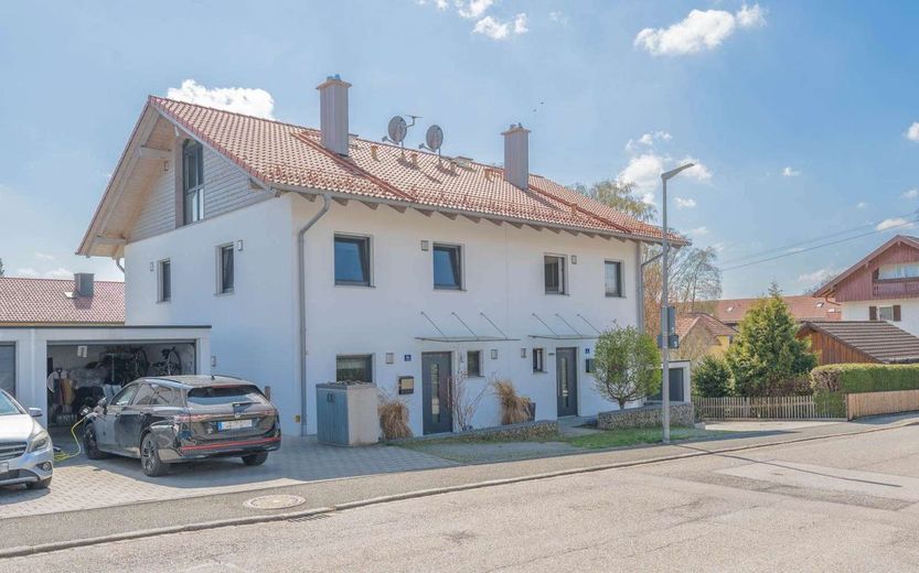Großzügiges, effizientes Einfamilienhaus, 5 Zimmer + Hobbyraum, Terrasse mit Garten – Außenansicht
