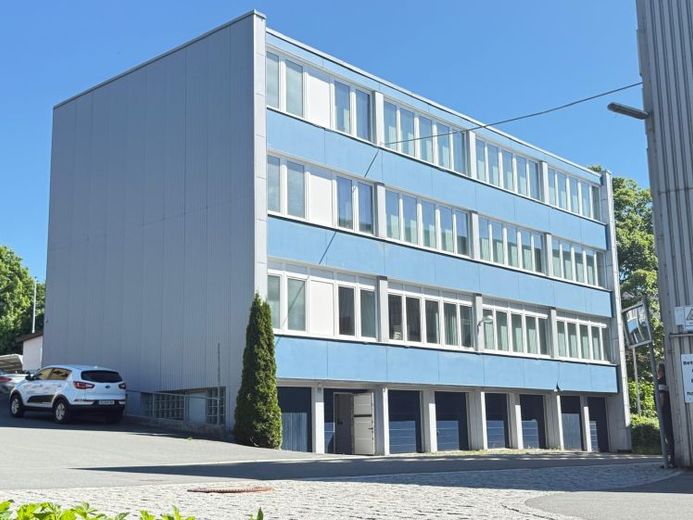 Hochwertige, repräsentative Gewerbeimmobilie mit vielseitigen Nutzungsmöglichkeiten im Ortskern - Stellplätze & großzügige Außenflächen – फोटो 1