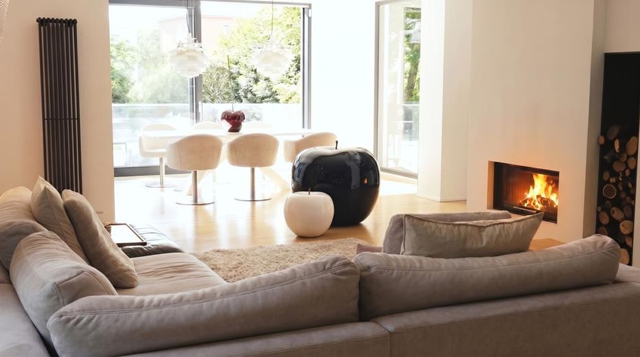 Wohnzimmer mit Kamin