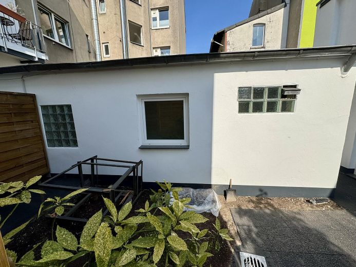 Exklusives Hinterhof-Loft mit Garten, Terrasse & Galerie | Erstbezug | Flingern – Außenbereich