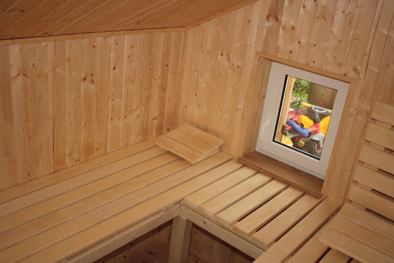 Family home with sauna, practice, cold room, barbecue hut, photovoltaic system and large garden in Horn-Lehe – Sauna