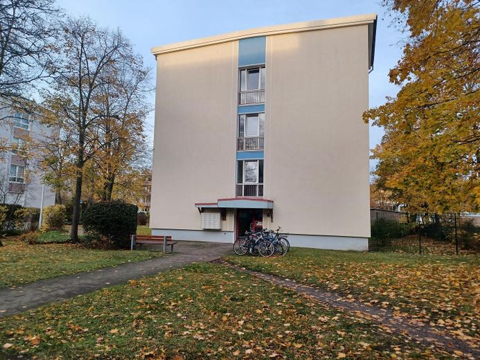 Gebäudegiebel von der Strasse