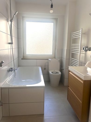 Sanierte helle 3 Zimmerwohnung mit Balkon – Bad