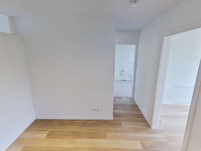 Westercelle’de balkonlu ve bol ışık alan modern 3 odalı daire – Flur