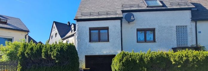Einfamilienwohnhaus im Frankenwald: Wfl. ca. 150 m² - kl. Garten und Vorgarten, Garage - Schwarzenbach/Wald