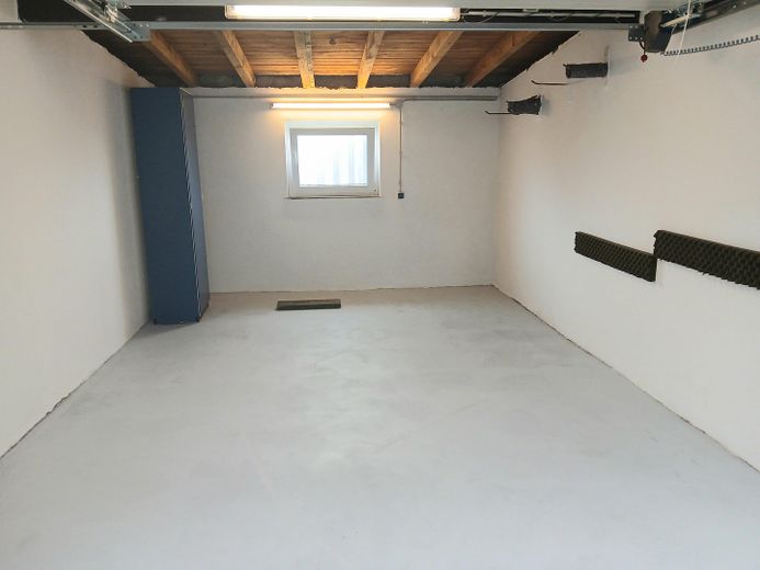 rechte Garage offen