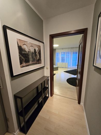 Appartamento di design completamente arredato di 1 stanza con balcone a Fürth – Flur