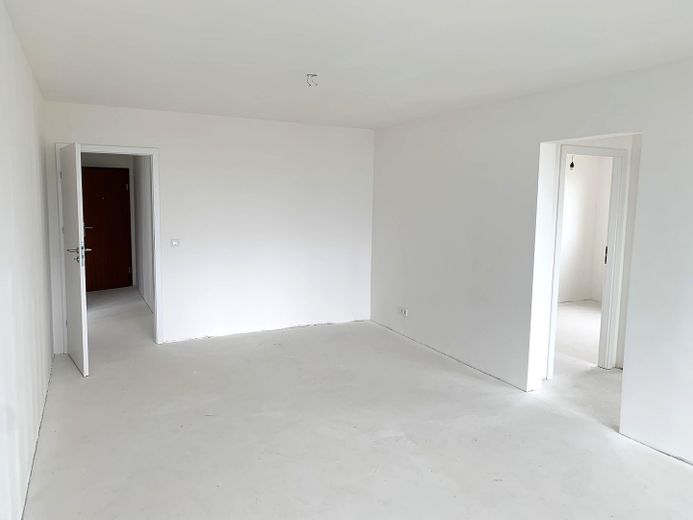 Wohnzimmer zu weiteren Zimmern