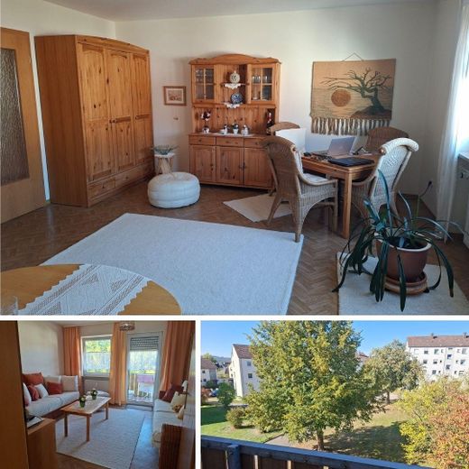 Sehr gepflegte 3-Zimmer-Wohnung mit Balkon, großem Kellerraum und Garage in ruhiger Wohnlage – Titelbild