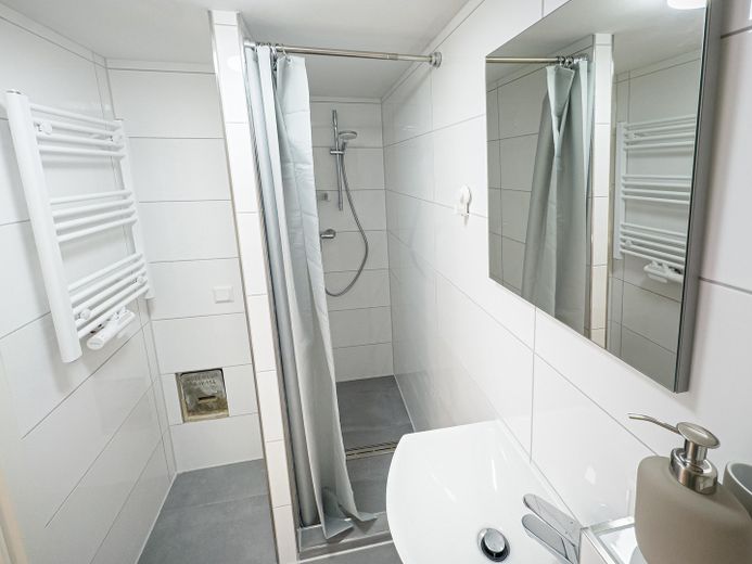 Modernisiertes Endreihenhaus mit 2 Bädern und 2 Loggien – ideal für Eigennutzer oder Kapitalanleger – Foto 28
