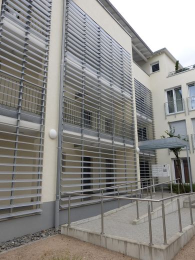 ampio bilocale nel cuore di Bad Krozingen – Hauseingangsseite