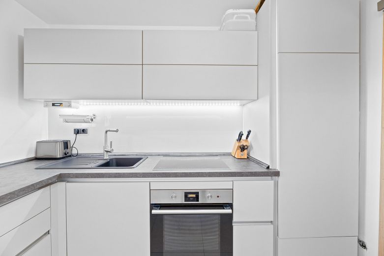Maisonette mit großer Süd-West-Terrasse + Balkon, Solar, 2 Badern & 2 TG-Plätzen – Parknähe – Foto 10
