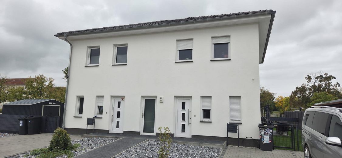Wohnen wie im eigenen Haus! Neubau-Doppelhaushälfte mit Garten & S-Bahn vor der Tür – Fotoğraf 1