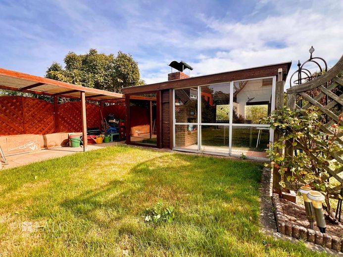 ***Wohnen in bester Lage - Geräumiges Einfamilienhaus mit großzügigen Garten*** – Wintergarten