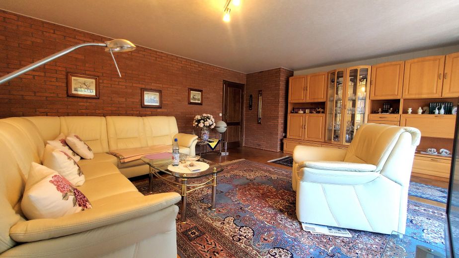 Casa prefabbricata ben tenuta in posizione tranquilla: la vostra casa ricca di fascino – Wohnzimmer EG