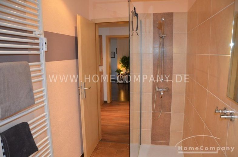 Moderne, schöne 2 Zi.Whg., möbliert, mit Balkon und PKW Stellplatz in ruhiger Lage. – 9166874ceeba758aa8803a33809c6f805247d9e6.jpg