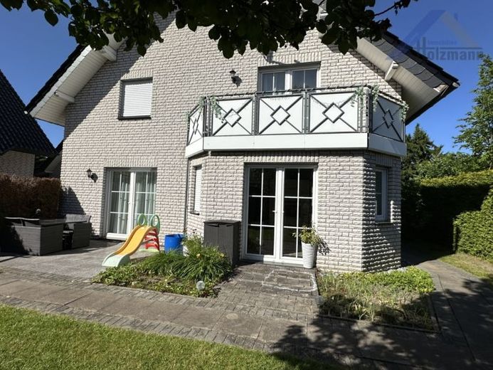 Zweifamilienhaus, derzeit genutzt als Einfamilienhaus in Bielefeld-Ubbedissen - Holzmann Immobilien – फोटो 1