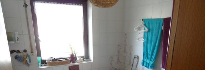 Bad in Rubinrot, viel Platz