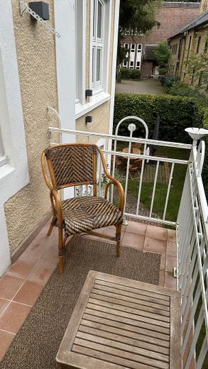 Möbliertes Haus 154 m² | 5,5 Zi | Garten | nahe Nienstedten | Wohnen auf Zeit 3–33 Monate – Balkon 1.OG mit Garten-Blick