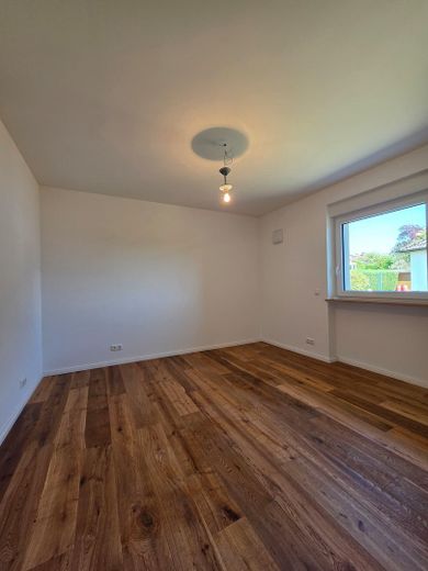 Hochwertiges Massivbau Einfamilienhaus / Zweiparteienhaus – Schlafzimmer UG Hinten