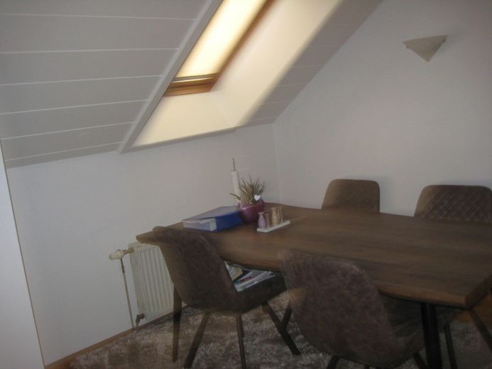 Schöne, großzügige DG-Wohnung in ruhiger Lage – Esszimmer 2