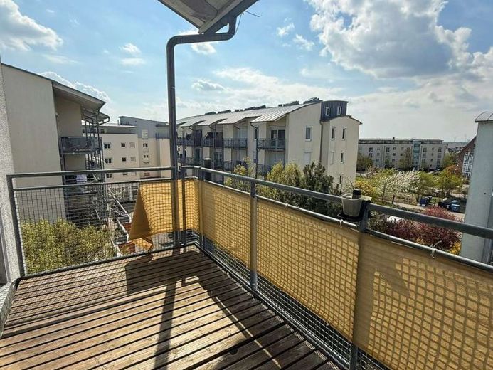 Mieszkanie galeryjne na dwóch kondygnacjach z balkonem, miejscem parkingowym w garażu podziemnym i zewnętrznym w Großkugel – Foto 1