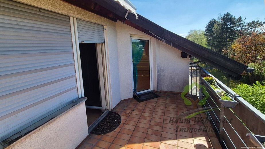 Provisionsfrei! Gepflegte Dachgeschosswohnung mit Balkon und ausgebauter Nutzfläche – Balkon