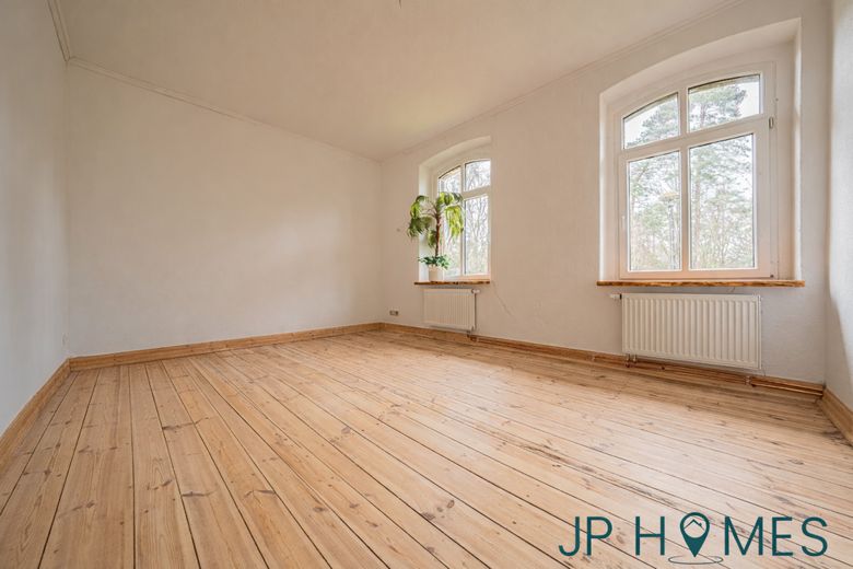 Zweifamilienhaus in ruhiger Naturlage mit Wassernähe- saniertes ehemaliges Bahnhofs-Häuschen – Schlafzimmer (OG)