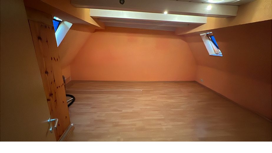 Großzügige teilmöblierte 4-Zimmerwohnung mit Balkon & EBK – Schlazimmer3