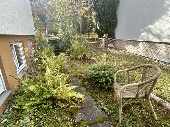 Gerenoveerd appartement voor forenzen, studenten met inbouwkeuken en badkamer met daglicht – Alleiniger Grünstreifen