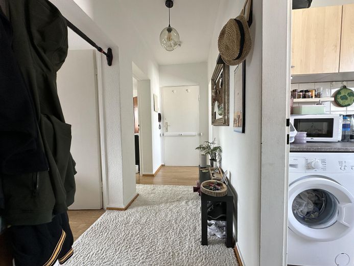 Centralne mieszkanie 2-pokojowe w frankfurckim Ostend z balkonem i EBK – Foto 7